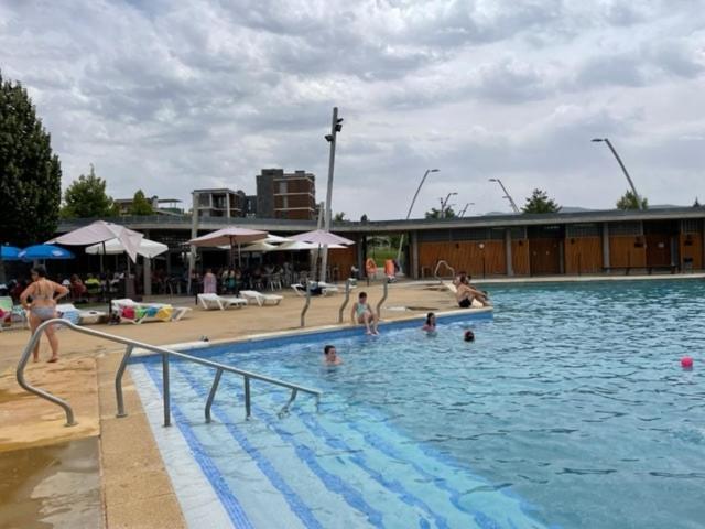 Chalet Adosado Entero, Bbq Y Piscina Comunitaria Sabiñánigo Extérieur photo