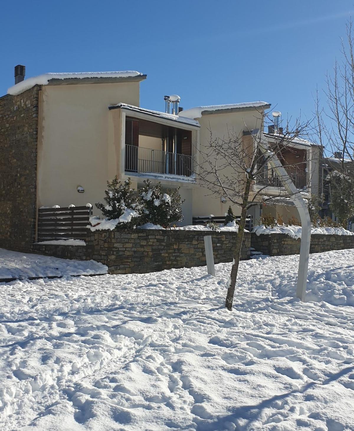 Chalet Adosado Entero, Bbq Y Piscina Comunitaria Sabiñánigo Extérieur photo