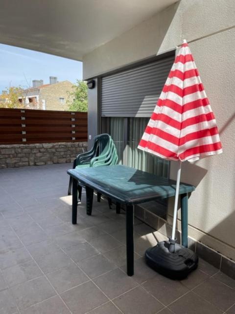 Chalet Adosado Entero, Bbq Y Piscina Comunitaria Sabiñánigo Extérieur photo