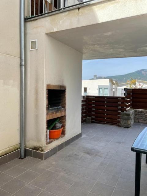 Chalet Adosado Entero, Bbq Y Piscina Comunitaria Sabiñánigo Extérieur photo